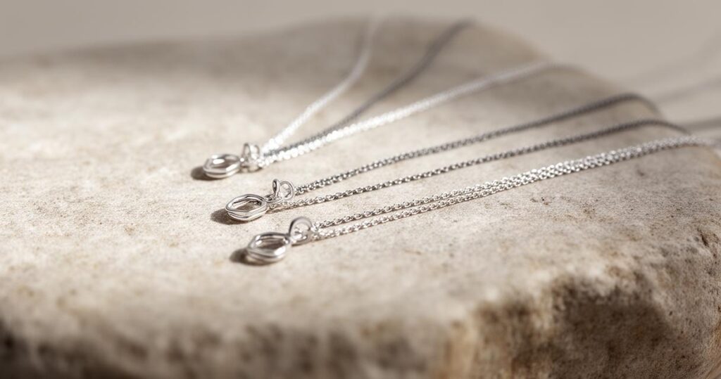 Collection de colliers en argent et métaux précieux : tendances et inspirations